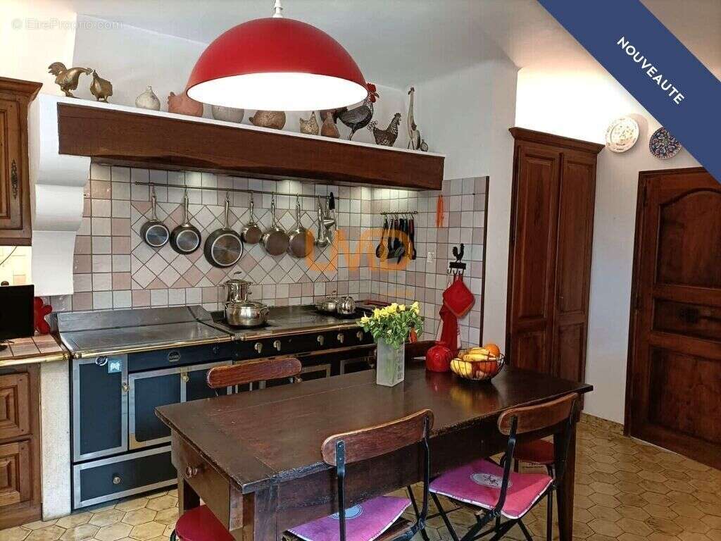 Maison à ENTRAIGUES-SUR-LA-SORGUE