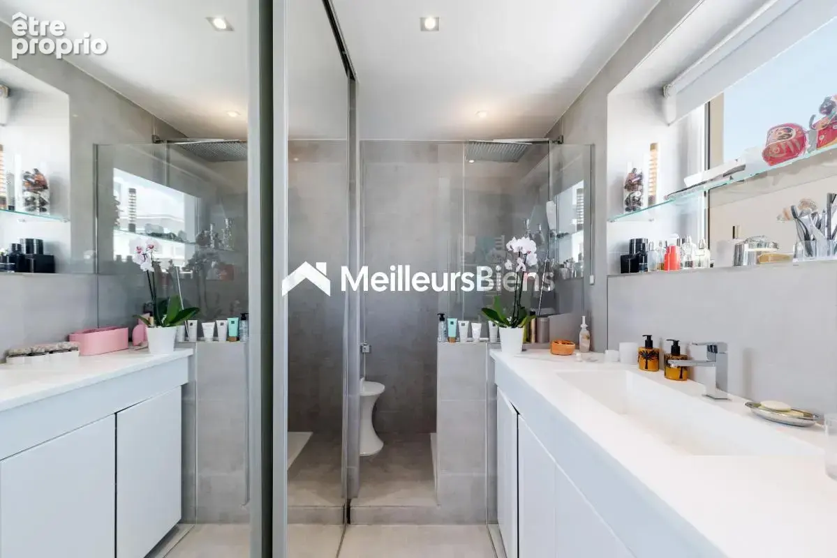 Cannes bas Montfleury : Duplex en penthouse avec grand roof-top et très belle vue mer - photo 11
