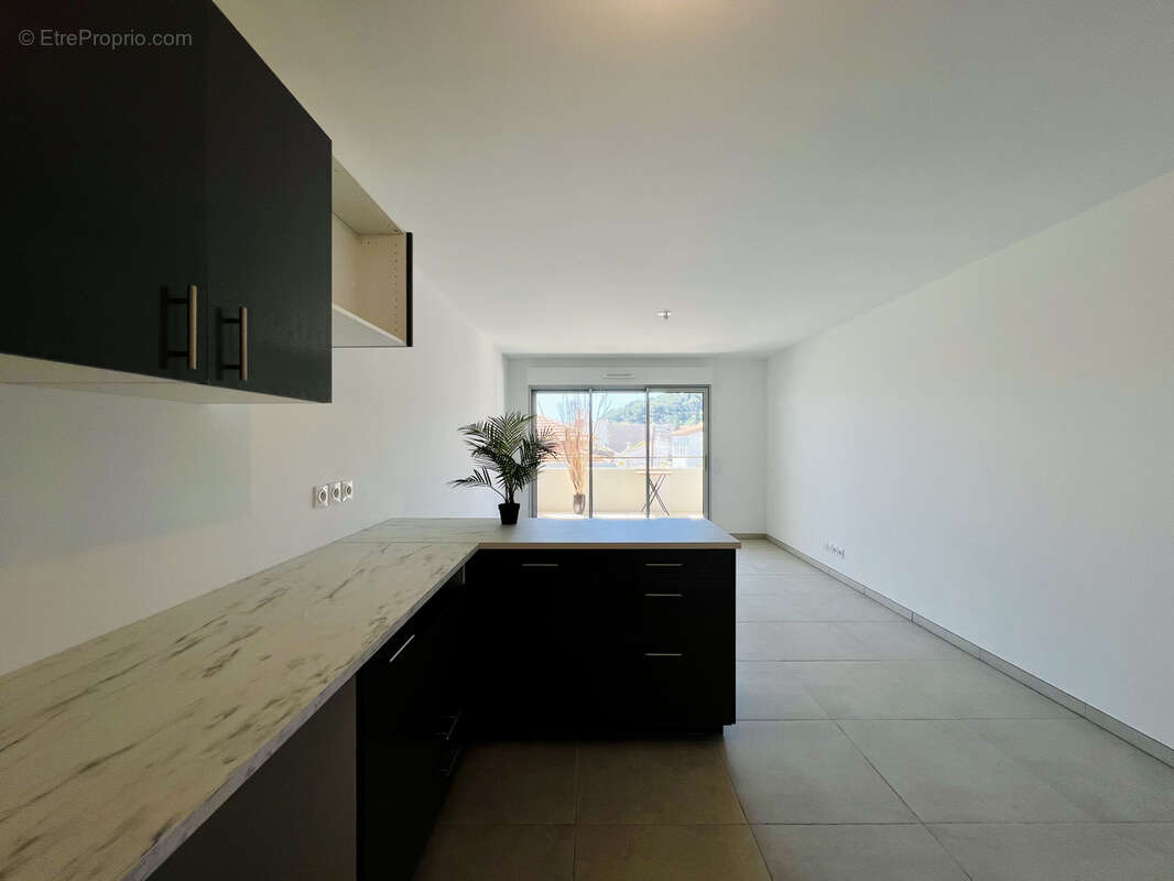 Appartement à SAINT-LAURENT-DU-VAR