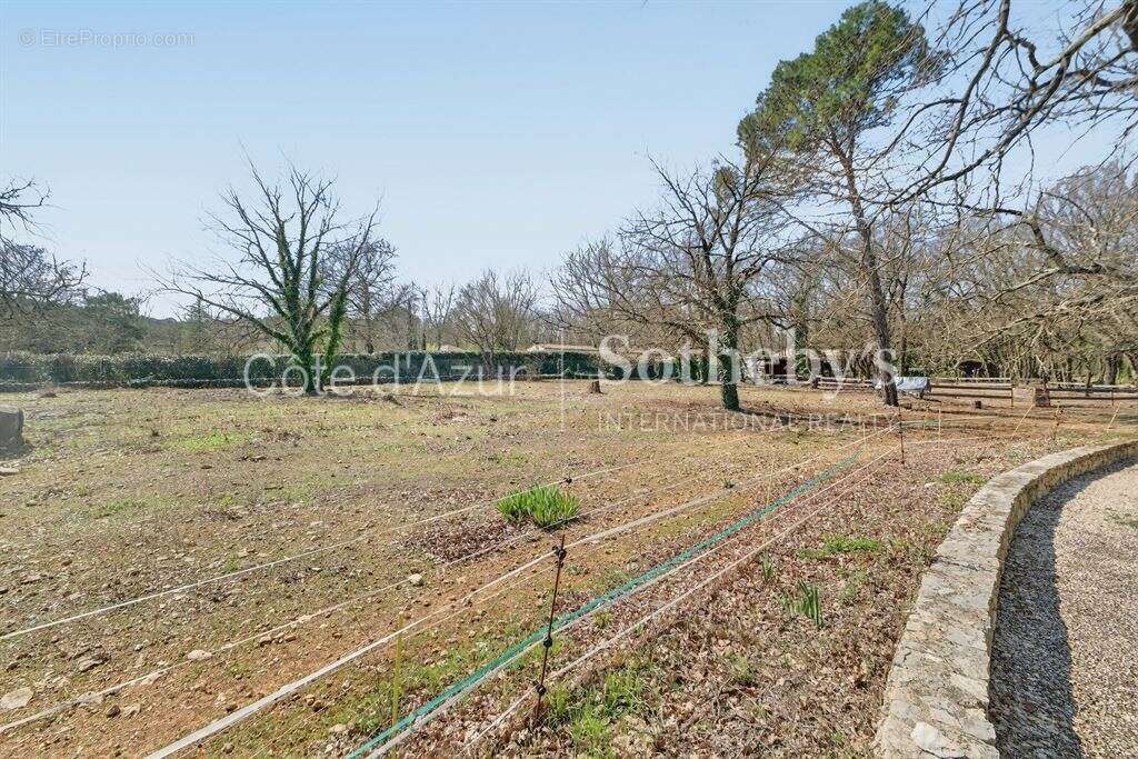 Maison à TOURRETTES