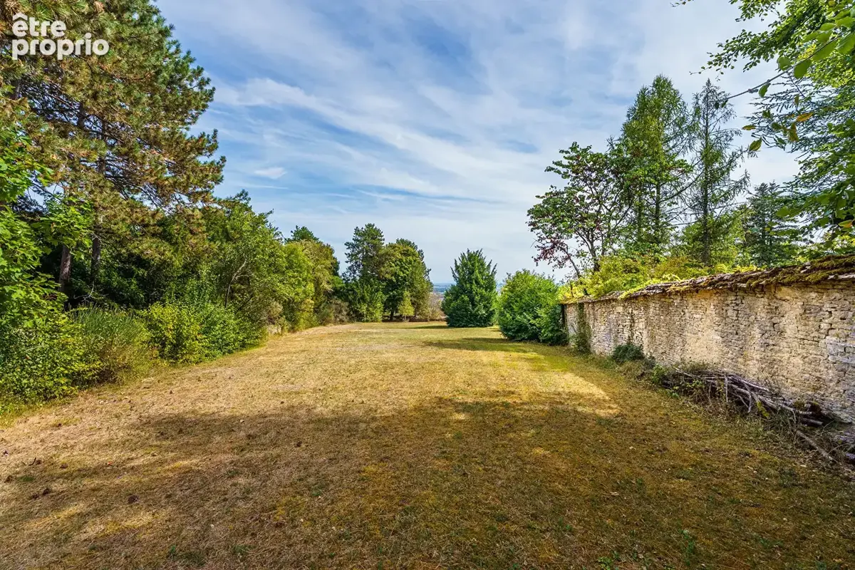 Rare terrain à bâtir à Beaune La Montagne : Non viabilisé : clos de murs en pierre - photo 2