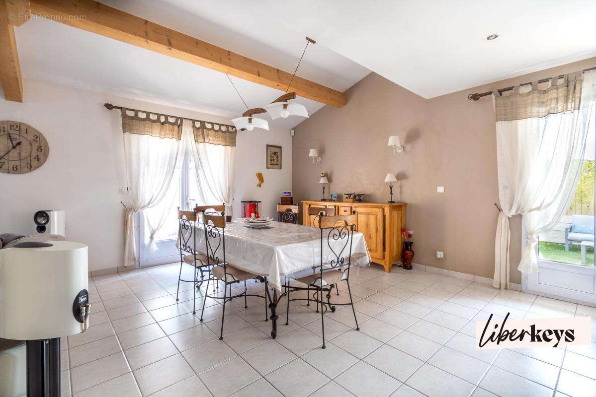 Maison familiale 108 m² – Jardin, piscine, garage et 3 stationnements – Toulon Sainte-Musse  - photo 7