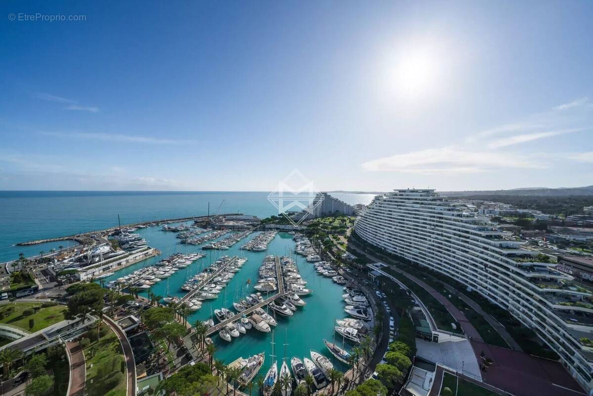 Appartement à VILLENEUVE-LOUBET