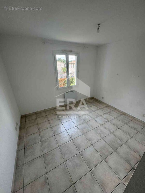 Maison à SAINT-MEDARD-DE-GUIZIERES