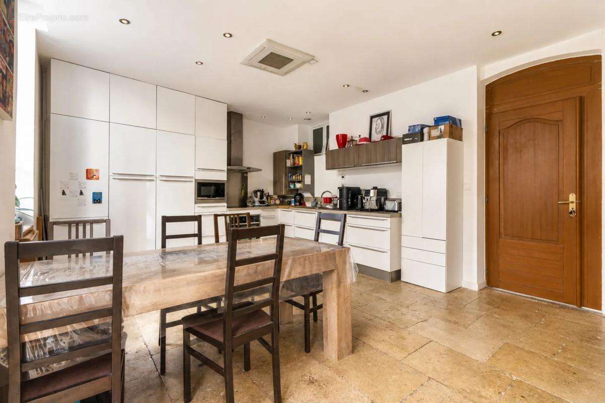 Appartement de 4 pièces de 118 m² à Nîmes - photo 2
