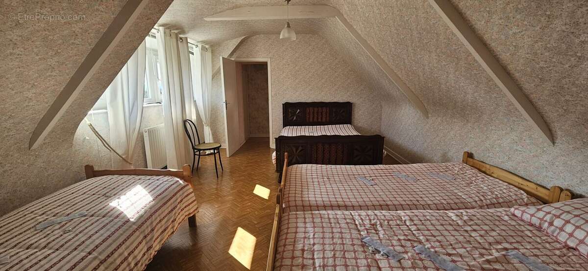 chambre 2 - étage - Maison à CALLAC