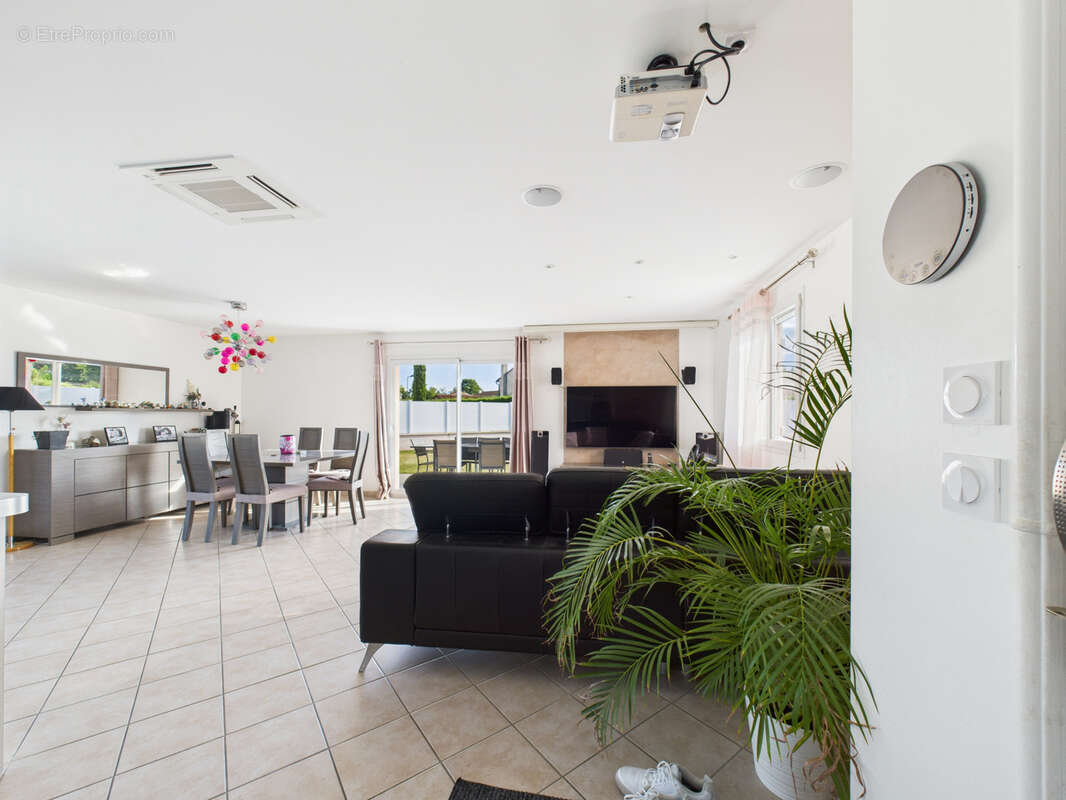 Maison à VEAUCHETTE