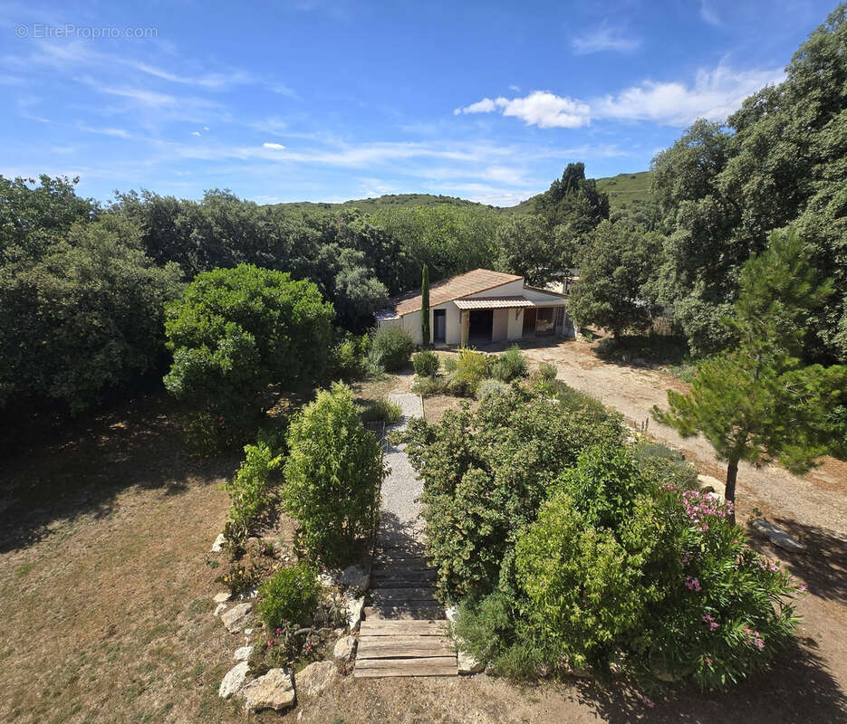 A vendre villa 4 chambres terrain 1706 m2 - photo 5