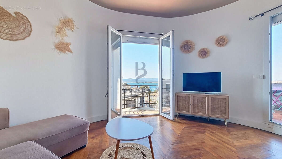 Appartement t2 centre ville st raphael calme vue mer imprenable - photo 6