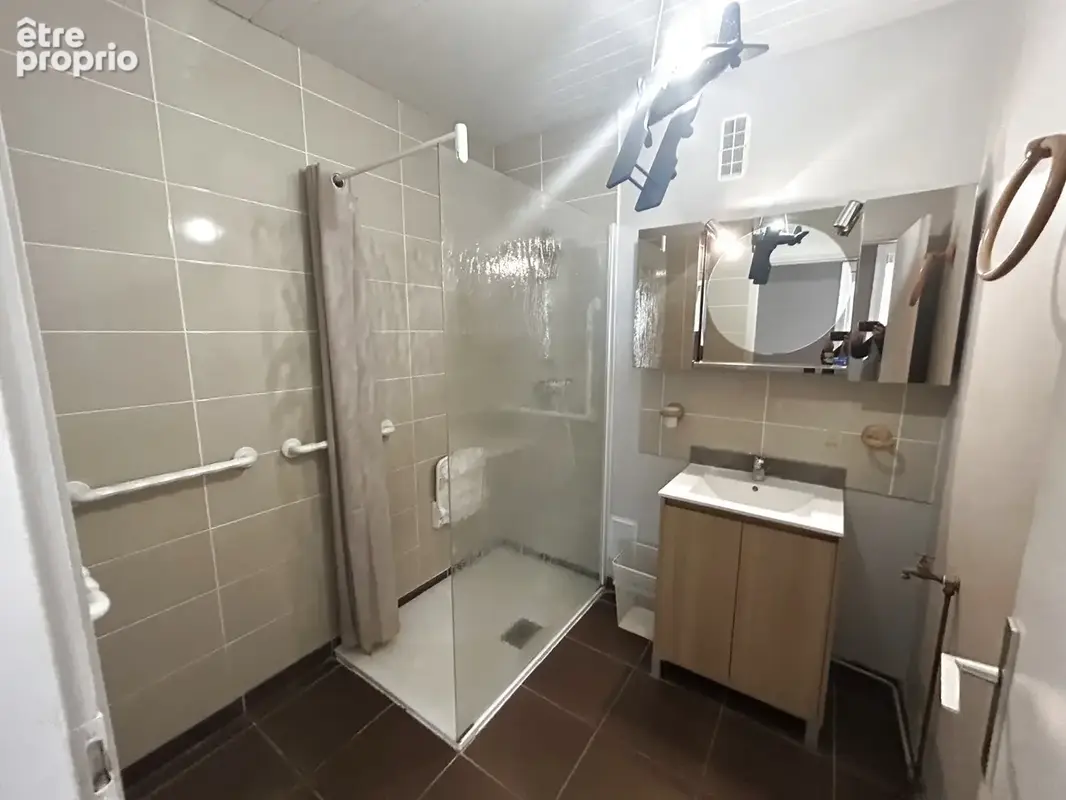À Balaruc-Les-Bains, grand appartement avec balcon à vendre - photo 5