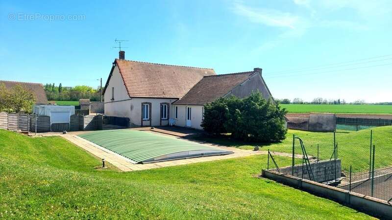 Chartres - ensemble immobilier  - habitation 175 m² avec grange 200 m² - parcelles  5000 m2 - photo 15