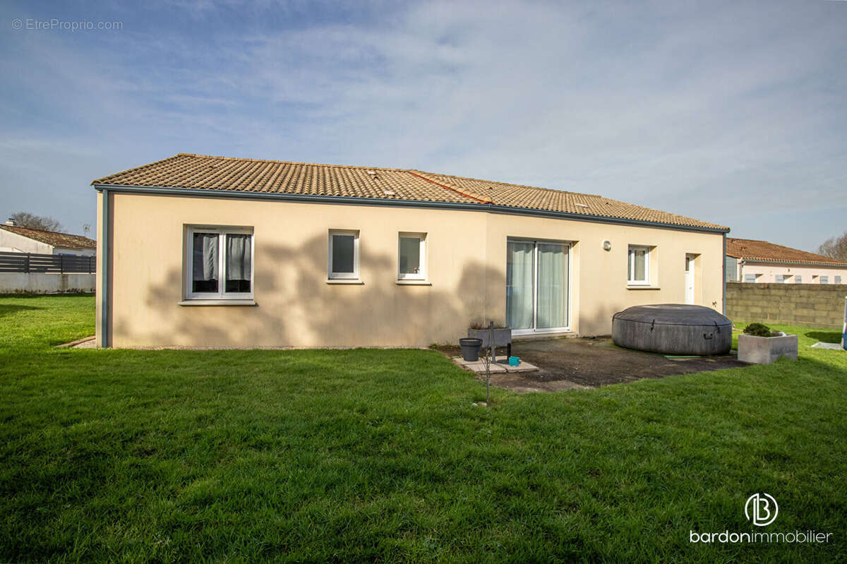 Maison à CHATEAUNEUF