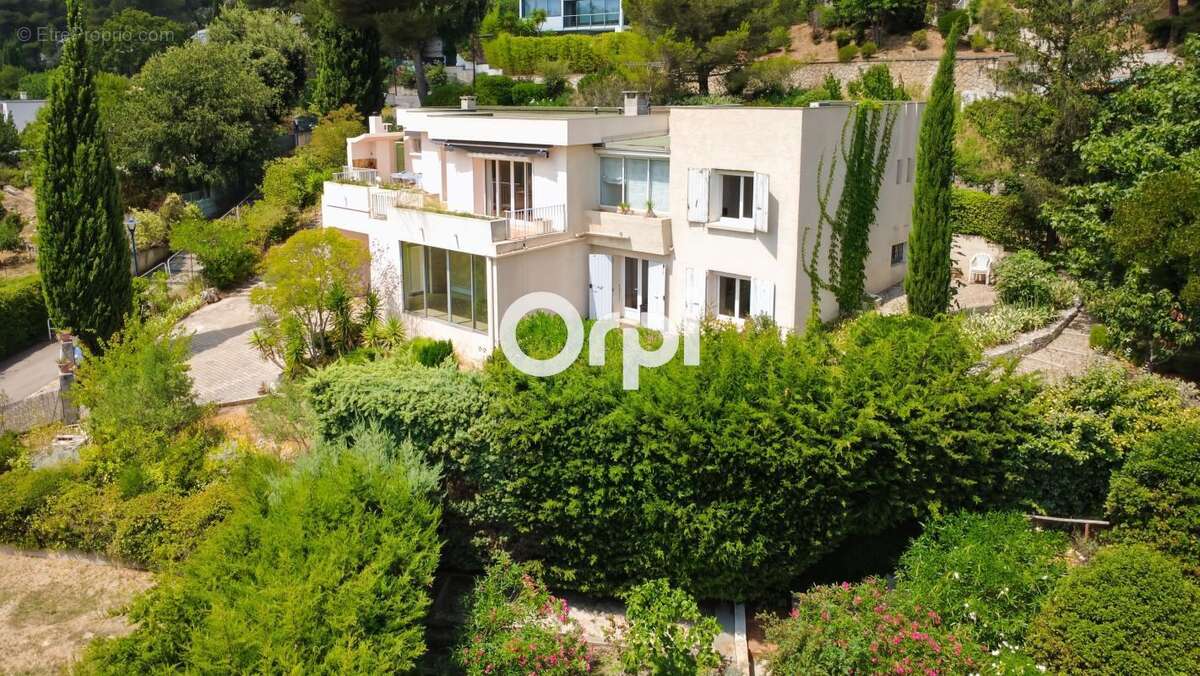 Maison à CARNOUX-EN-PROVENCE