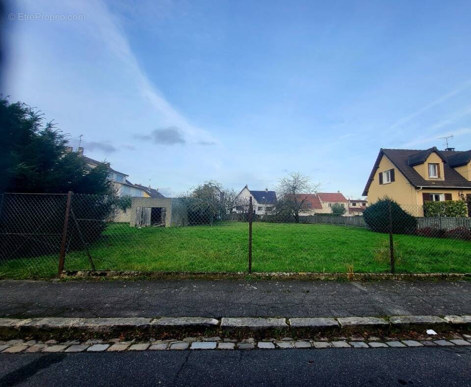 Terrain à EVRY