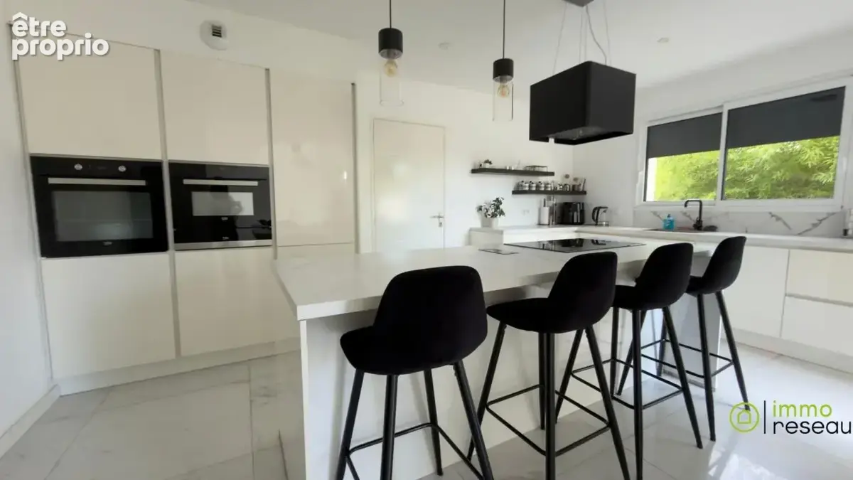 Maison 7 pièces 146 m² à vendre à Saint-Barthelemy-D'anjou (49124) - photo 2