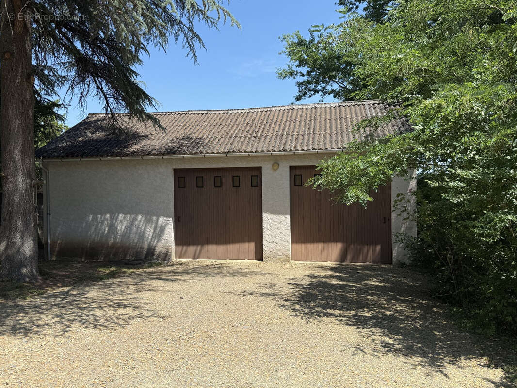 Maison à SAINT-CYR-LA-ROCHE