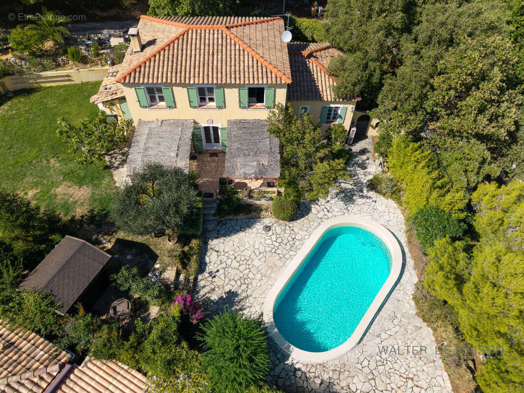 Maison à LE REVEST-LES-EAUX