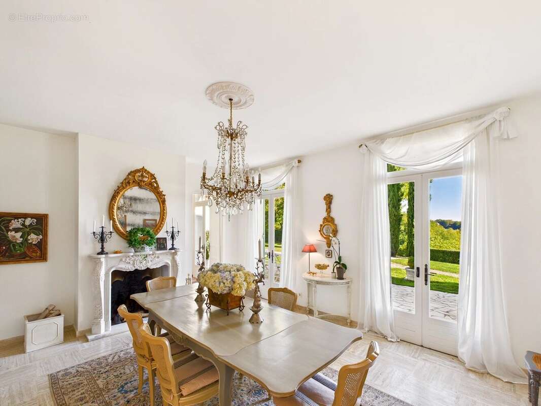 Maison à PESSAC-SUR-DORDOGNE