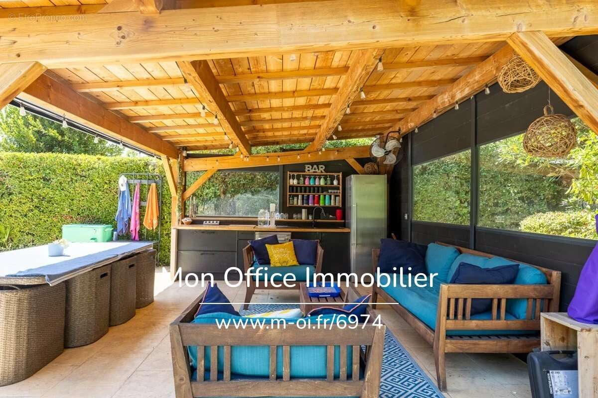 Référence : 6974-TLE - Aix en Provence - Bas de Bastide - XIX e siècle - 7 pièces - Proche centre ville - Piscine - Pool house-  - photo 13