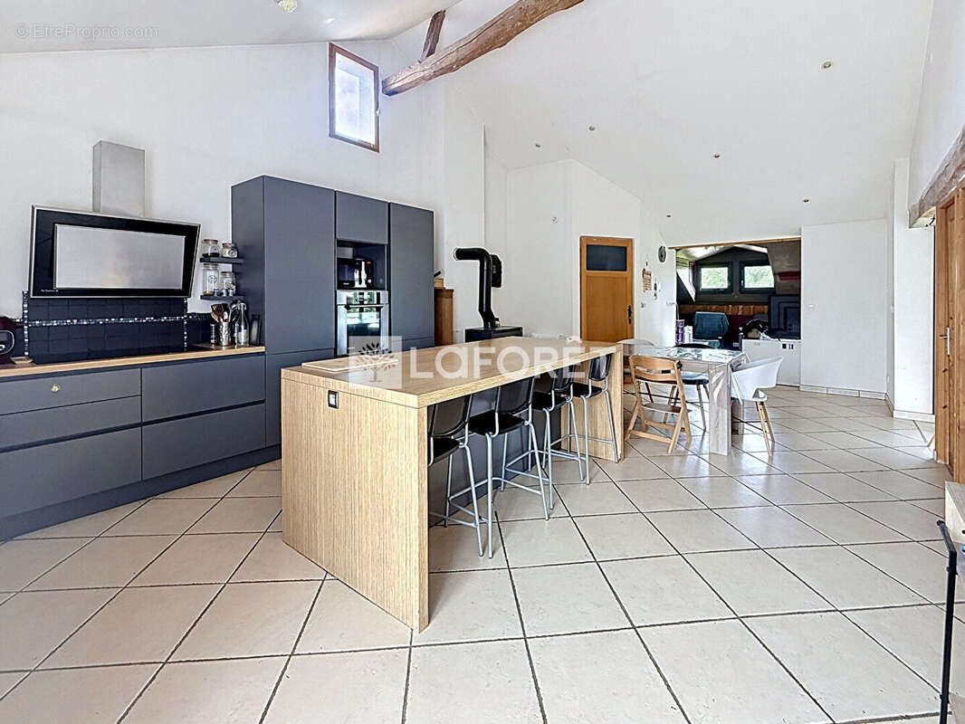 Maison Lescheroux  185m2 - photo 2