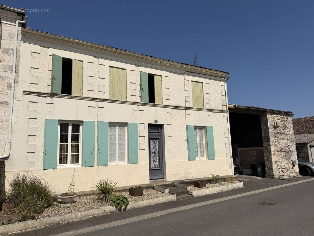 Maison à GREZAC