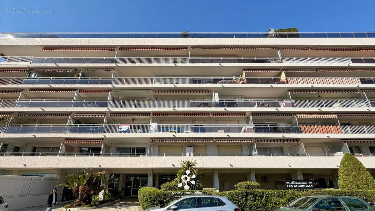 Appartement à SAINT-LAURENT-DU-VAR