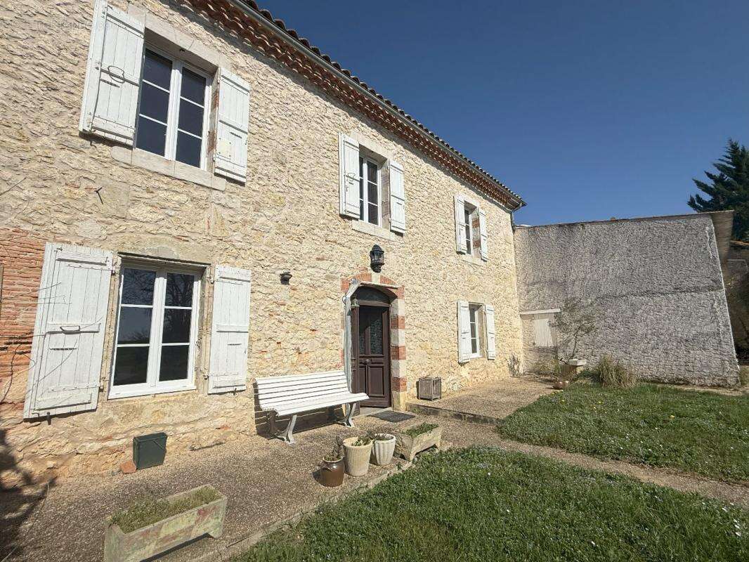 Maison à VALENCE-SUR-BAISE