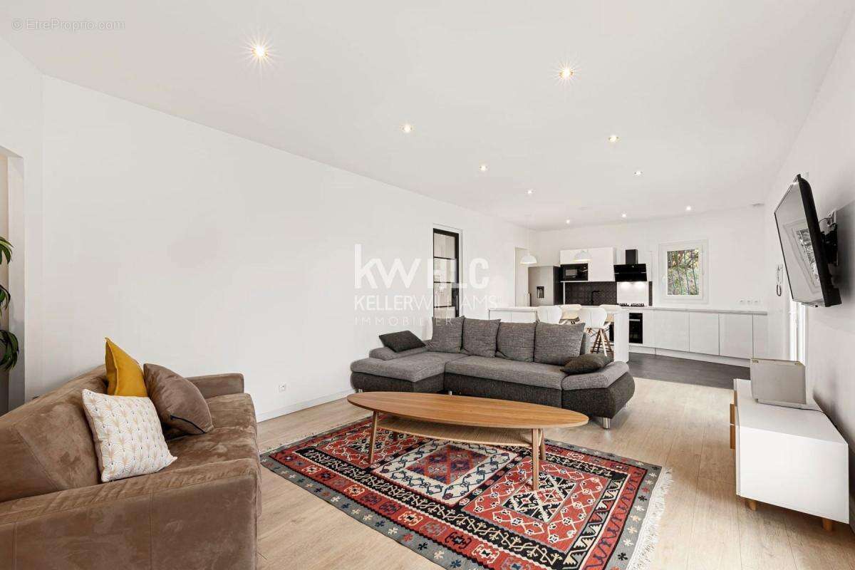 Maison à SAINT-LAURENT-DU-VAR