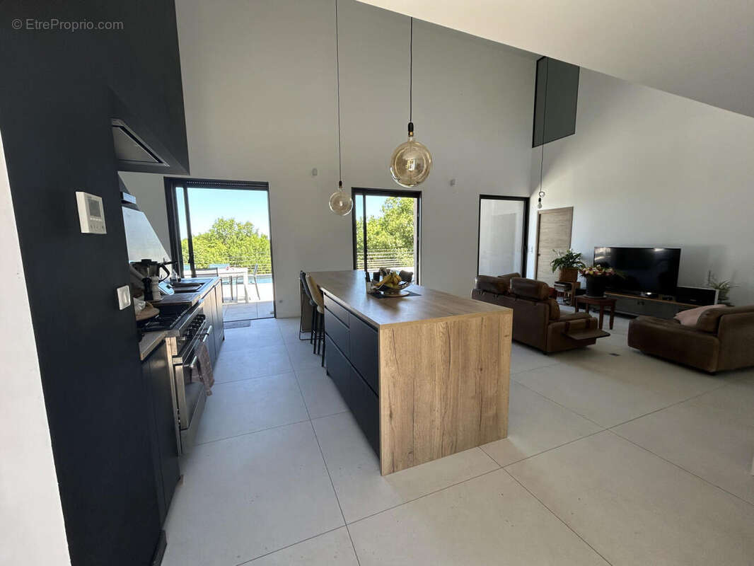 vue - Maison à SAINT-PIERRE-LAFEUILLE