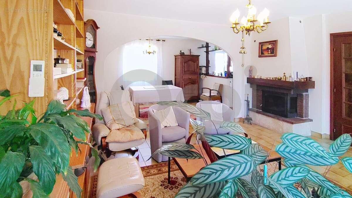 Maison à TERRASSON-LAVILLEDIEU
