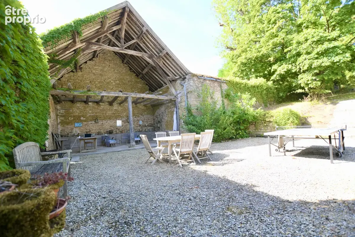 Ancien couvent de caractère sur les hauteurs de Clamecy - photo 8