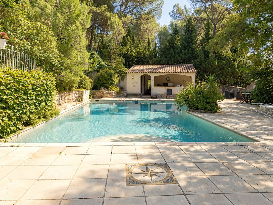 Maison 250 m² à Chateauneuf-Le-Rouge  - photo 6