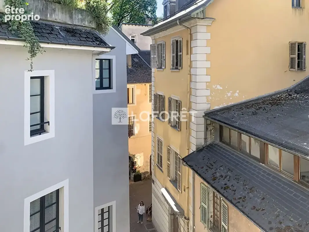 Chambéry historique t2 de caractère  charme des poutres et volumes sous toit - photo 2