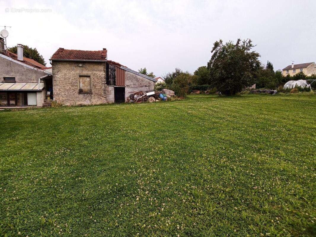 Maison à rénover avec terrain et dépendances – Gorhey - photo 2