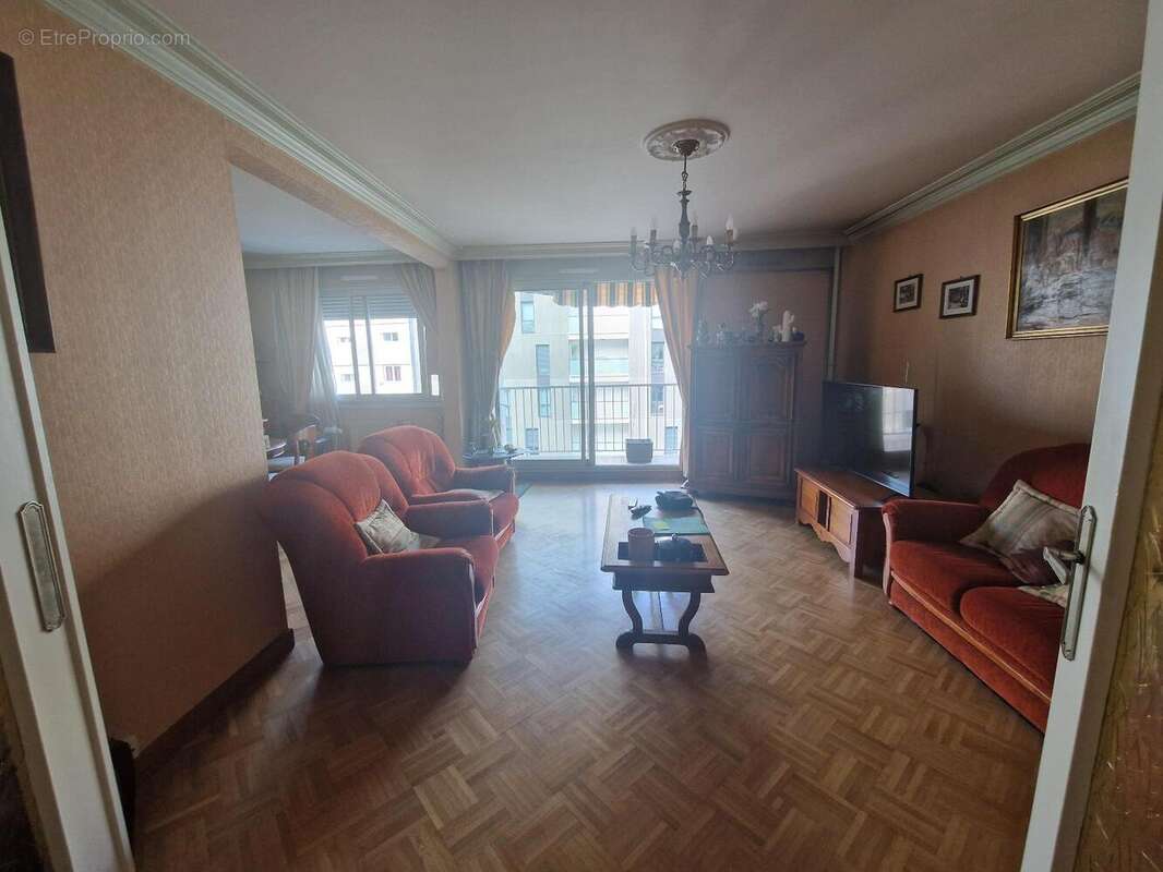   - Appartement à VILLEURBANNE