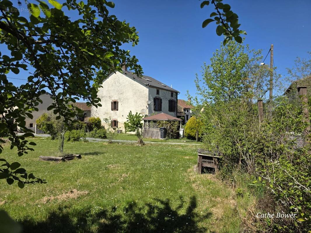 Maison à MAGNAC-LAVAL