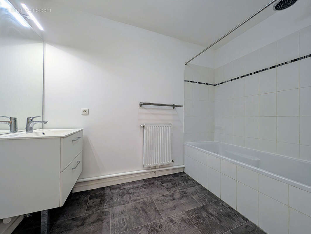 Appartement à SARTROUVILLE