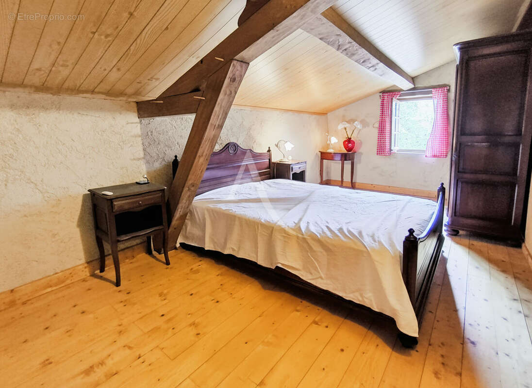 Maison en pierre, Frayssinet Le Gelat, 5 pièce(s) 159m² - photo 8