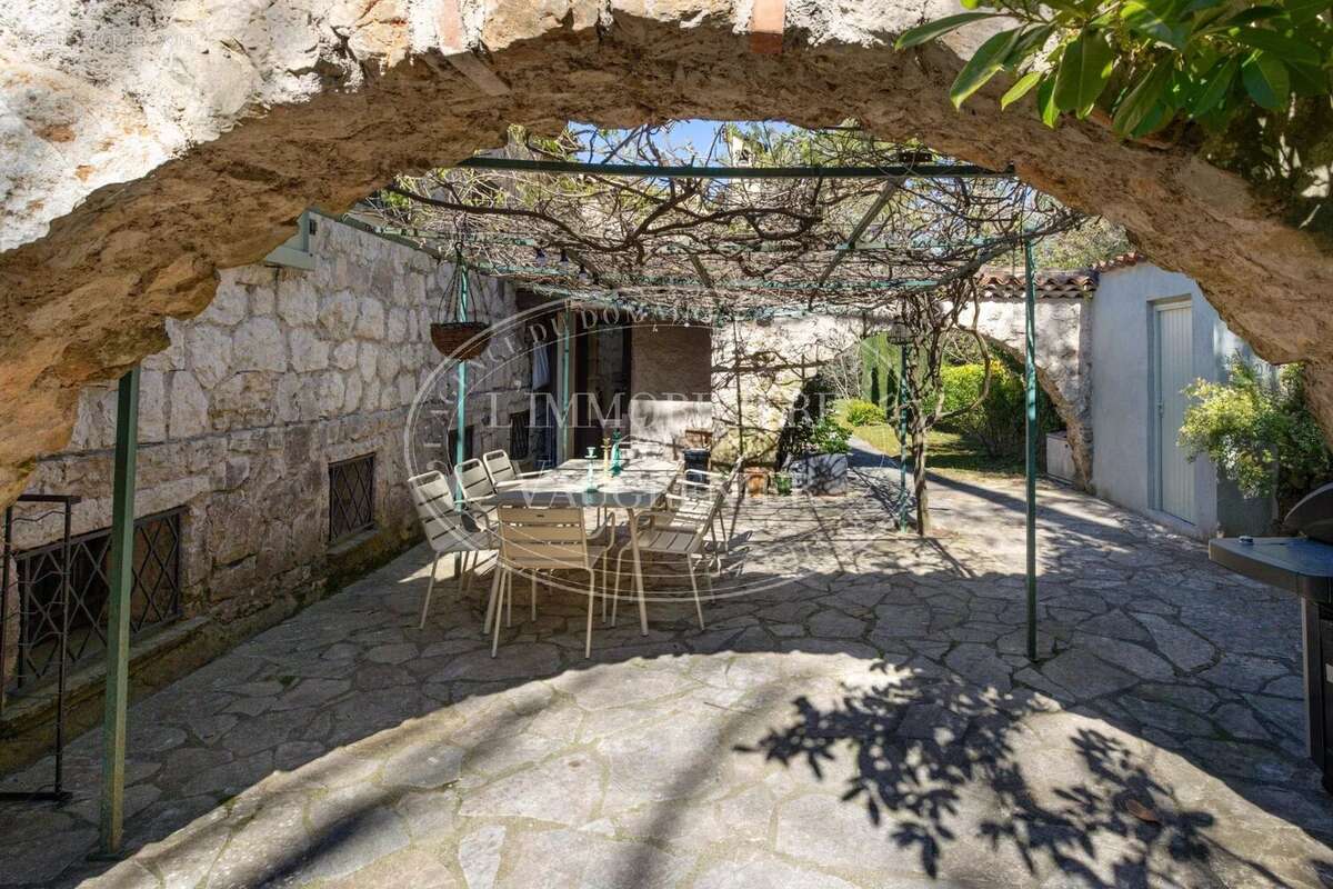 Maison à ROQUEFORT-LES-PINS