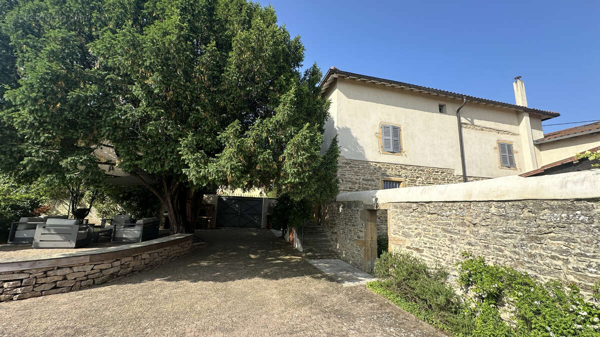 Maison à FLEURIEUX-SUR-L'ARBRESLE