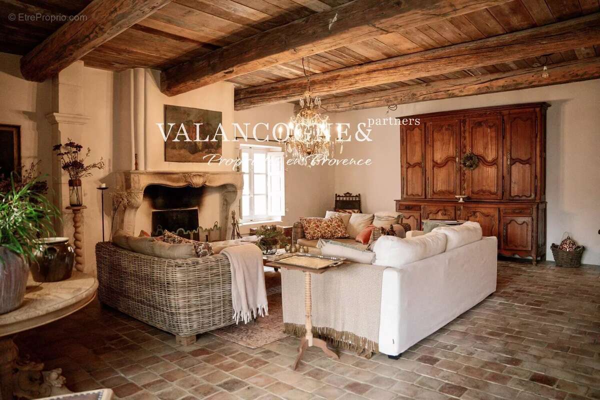 Mas au cœur du village de Mollégès - photo 7