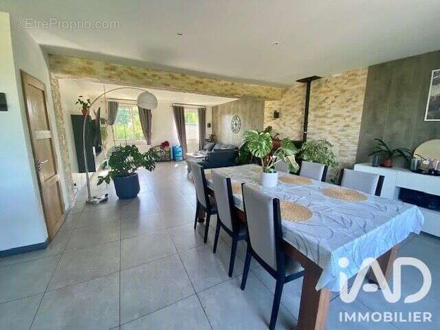 Maison 191 m² à Breteil  - photo 4