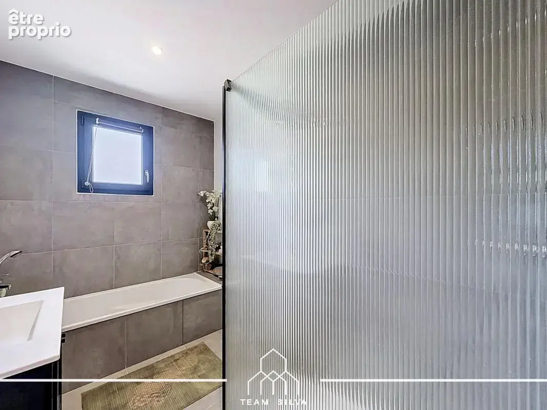 Maison 90 m² à Pont-Eveque  - photo 8