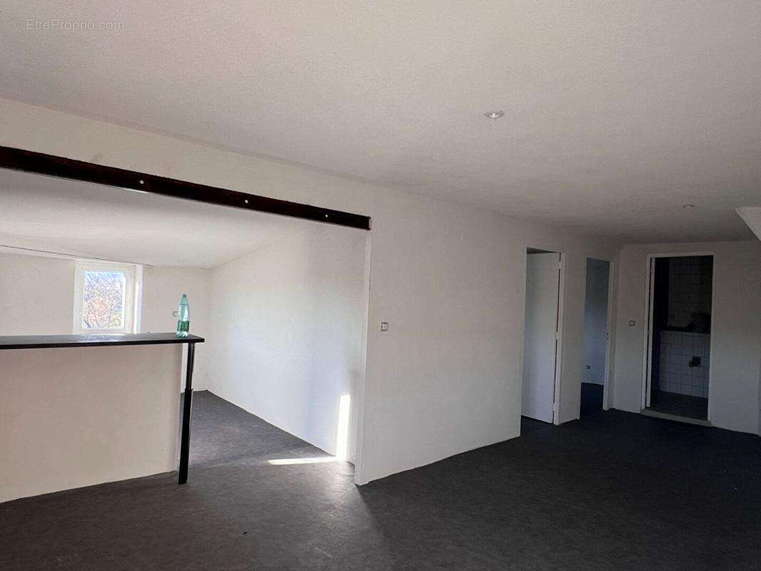 Ensemble immobilier comprenant 5 appartements proche de Barjac - photo 6
