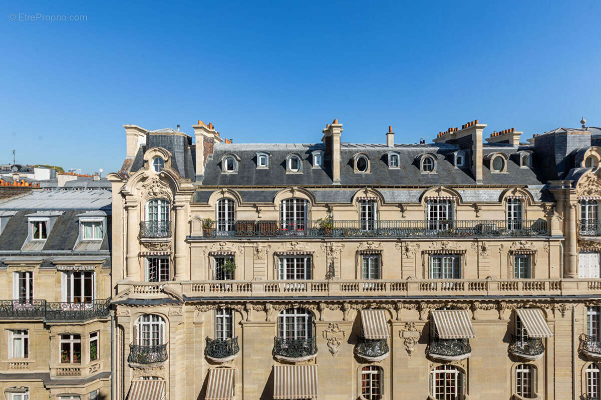 Appartement à PARIS-17E