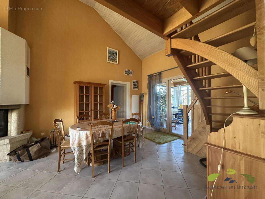 Maison à PEYRAT-LE-CHATEAU