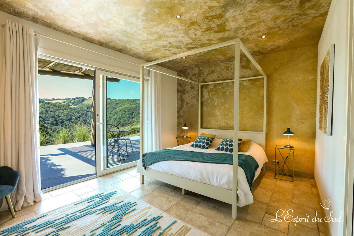 Maison à VILLEFRANCHE-DE-ROUERGUE