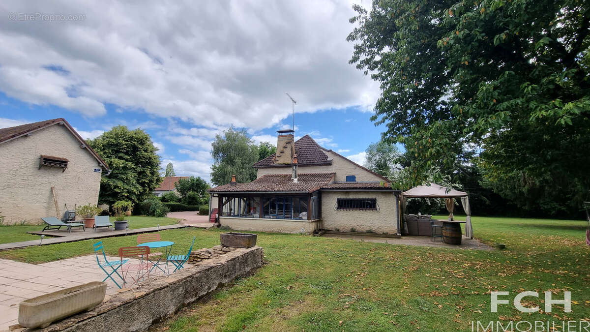 Propriété de charme avec dépendances et piscine - photo 22