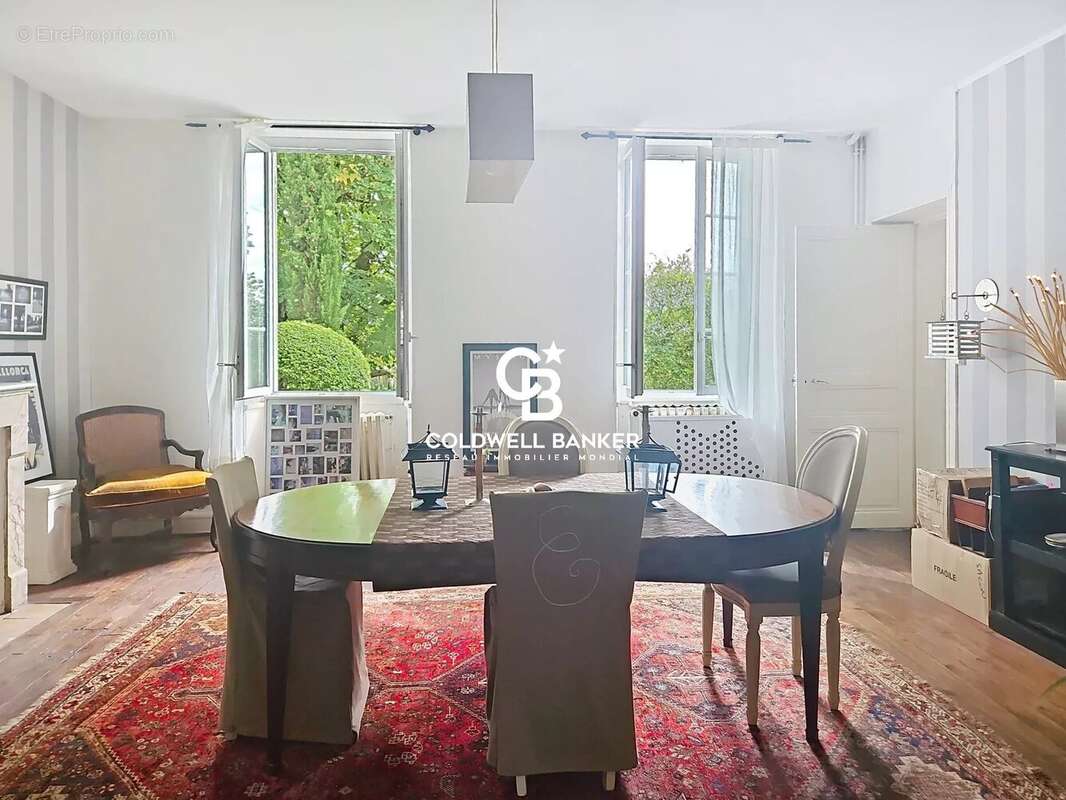 Maison à SAINT-JEAN-D'ANGELY