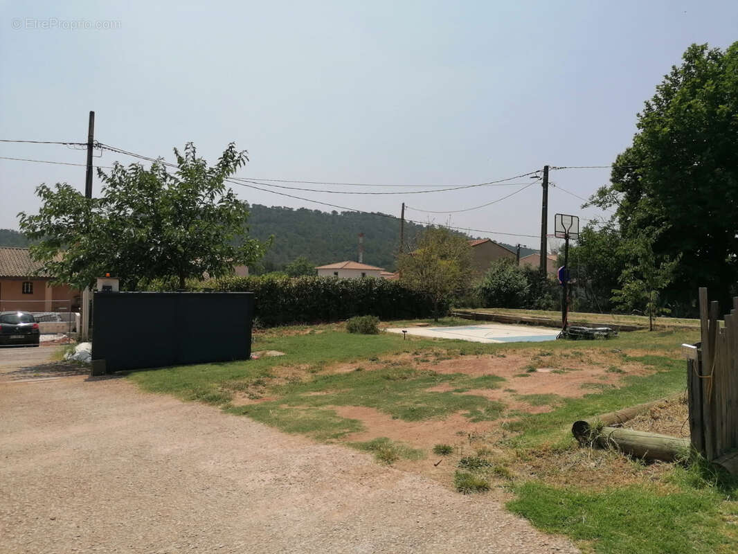 Terrain à CARNOULES